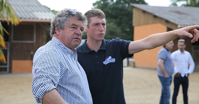 Guillaume Macaire installe Hervé Jumelle à l'Ecurie des Sables