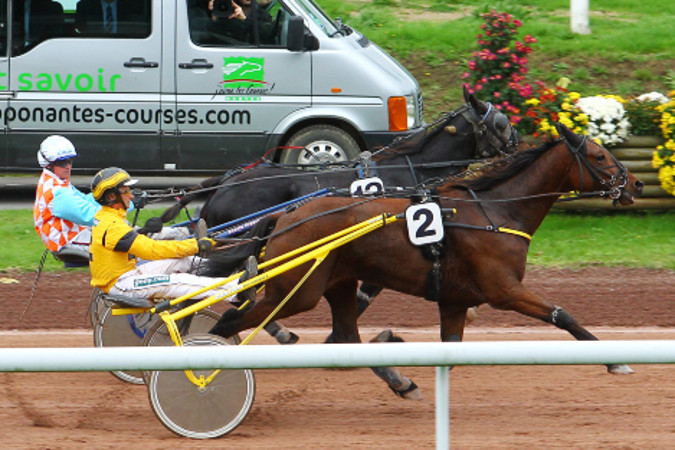 Réunion de Trot semi-nocturne à Hippodrome de Saint-Ouen-Des-Toits