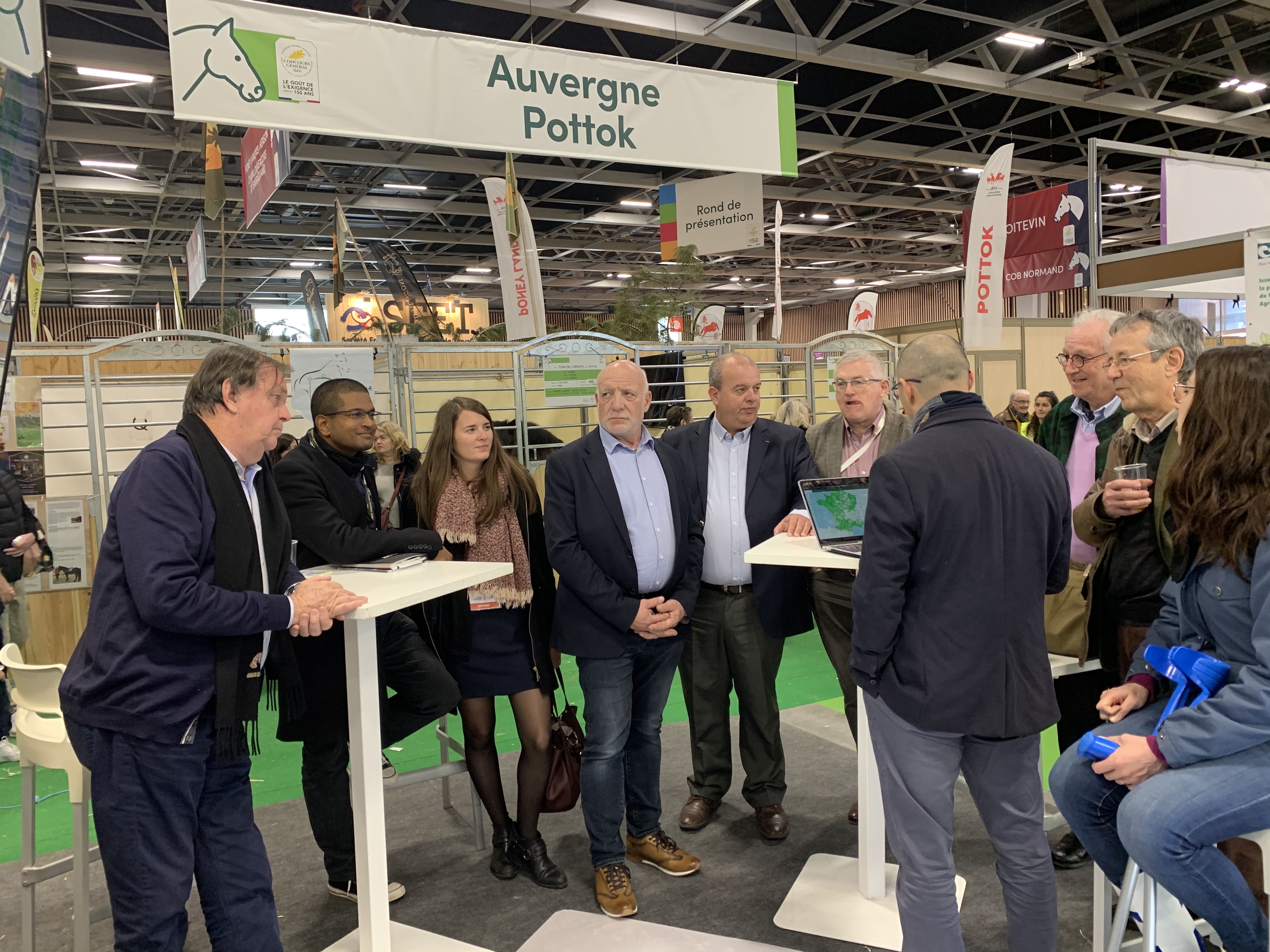 Visite de Guy Estrade (référent Cheval à l'Assemblée Permanente des Chambres d'Agriculture), Bruno Millet (Commissaire Général su Salon de l'Agriculture Nouvelle-Aquitaine et Directeur Général Adjoint de la Chambre d'Agriculture N-A) et Laura Dier (chargée de mission à la Chambre d'Agriculture de La Réunion)